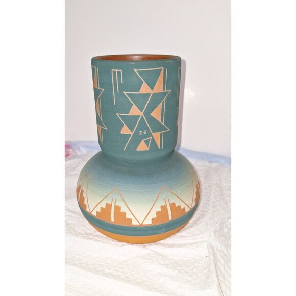 A Handmade Sioux Native American Art Pottery Vase Decorative Signed Southwestern - Picture 3 of 7